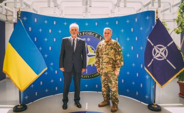 Komandanti i KFOR-it takon ambasadorin e Ukrainës në Serbi