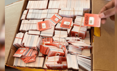 Sekuestrohen rreth 4 mijë karta SIM angleze në aeroportin e Tiranës, dyshohet për aktivitet në fushën e mashtrimit kompjuterik