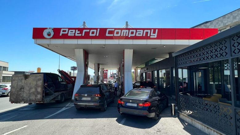 Vetura të shumta në Petrol Company me rastin e zbritjes së çmimeve në Benzinë dhe Diesel