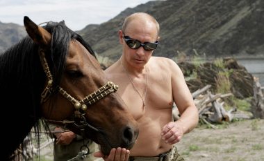 Putini thotë se do të ishte ‘e neveritshme’ t’i shihje të zhveshur liderët perëndimorë të cilët propozuan në samit të ‘heqin’ rrobat siç bën presidenti rus