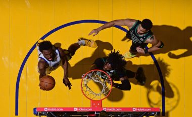 Golden State Warriors fiton ndaj Boston Celtics në ndeshjen e pestë të finales, një fitore më afër titullit të NBA