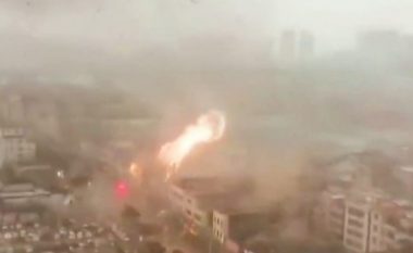 Tornado shkaktoi dëme të mëdha në një qytet kinez – gjithçka ndodhi në vetëm një minutë
