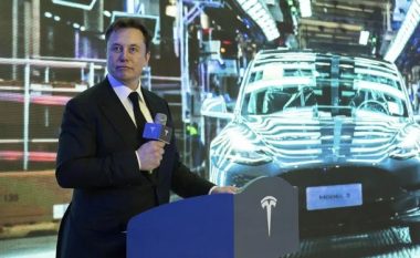 Elon Musk ka ‘ndjenjë super të keqe’ për ekonominë, vjen me një reduktim 10% të stafit në Tesla