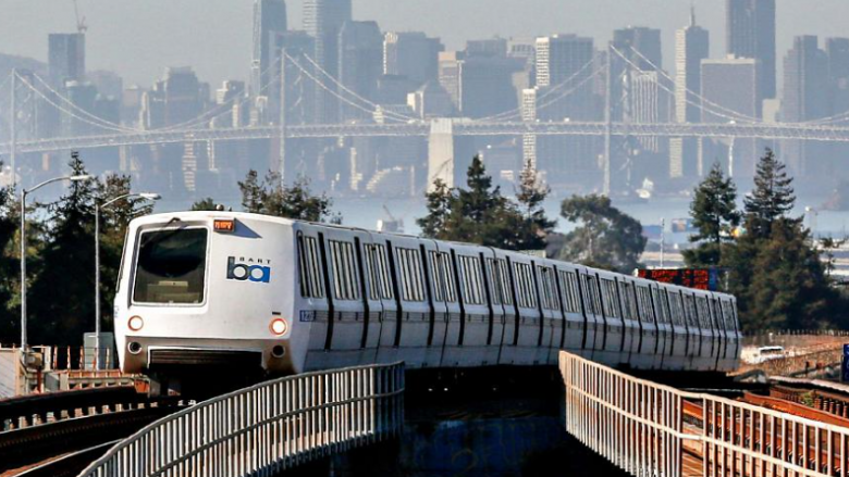 Temperatura në shina arrin në 60 gradë Celsius, treni del jashtë binarëve në San Francisco