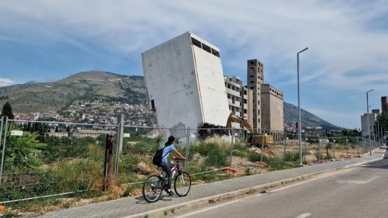 Në Mostar tentuan ta rrënojnë objektin e vjetër me eksploziv – por më pas ‘plani doli jashtë kontrollit’