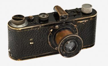 Ky aparat fotografik i prodhuar 99 vite më parë është shitur për 14.4 milionë euro dhe është më i shtrenjti në botë