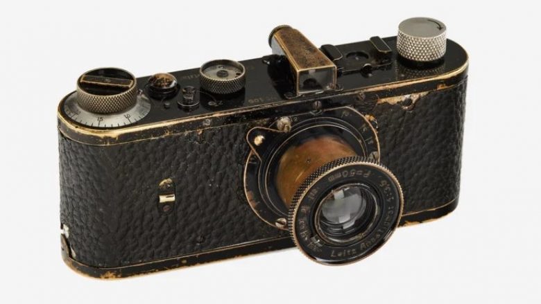Ky aparat fotografik i prodhuar 99 vite më parë është shitur për 14.4 milionë euro dhe është më i shtrenjti në botë
