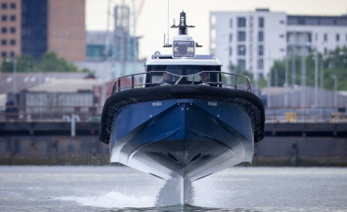 Kompania në Belfast, lanson varkën “fluturuese” me teknologji hidrofoil