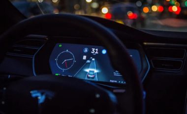 Tesla pushon nga puna rreth 200 punëtorë të ngarkuar me trajnimin e sistemit Autopilot