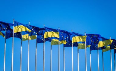 Ukraina dhe Moldavia edhe zyrtarisht marrin statusin e kandidatit për anëtarësim në Bashkimin Evropian