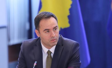 Për bashkimin e Kosovës me Shqipërinë, Konjufca: Paradoksale me i zhduk dy shtete e me e bë një