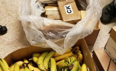 Policia çeke sekuestron 840 kilogramë kokainë në arkat e bananeve