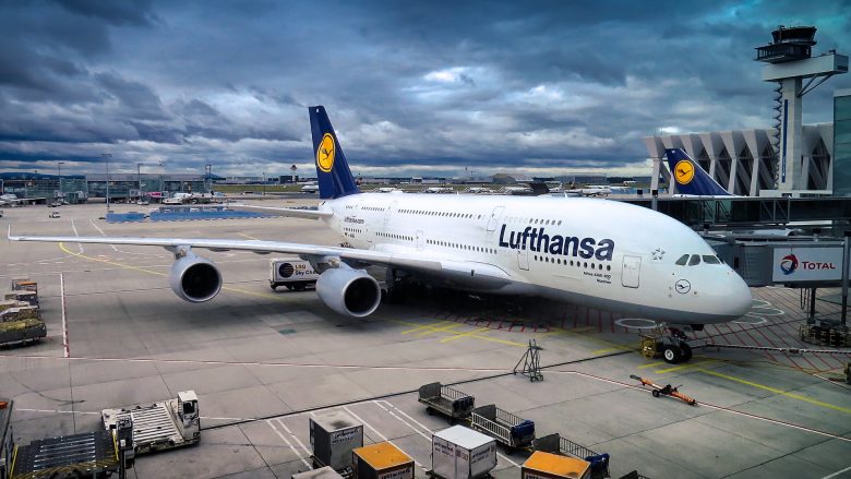 Lufthansa anulon qindra fluturime evropiane për shkak të mungesës së stafit