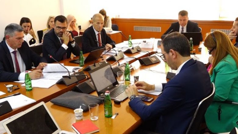 Mbyllja e AKP-së në dorën e Kuvendit të Kosovës, Mikullovci flet për rifillimin valës së re të privatizimit