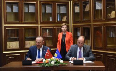 Kosova dhe Turqia nënshkruajnë marrëveshje për rritjen e numrit të fluturimeve mes dy shteteve