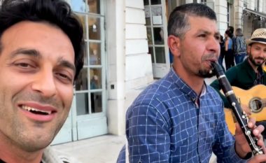 Ramë Lahaj takon rastësisht dy shqiptarë duke bërë muzikë në rrugët e Francës – këndon këngë shqipe bashkë me ta