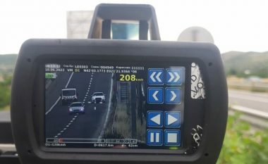 Shoferi lëvizte me shpejtësi 208 km/h rrugëve të Maqedonisë, gjobitet nga policia