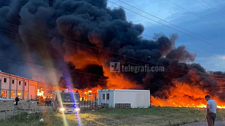 Zjarr në fabrikën e ngjyrave në Ferizaj