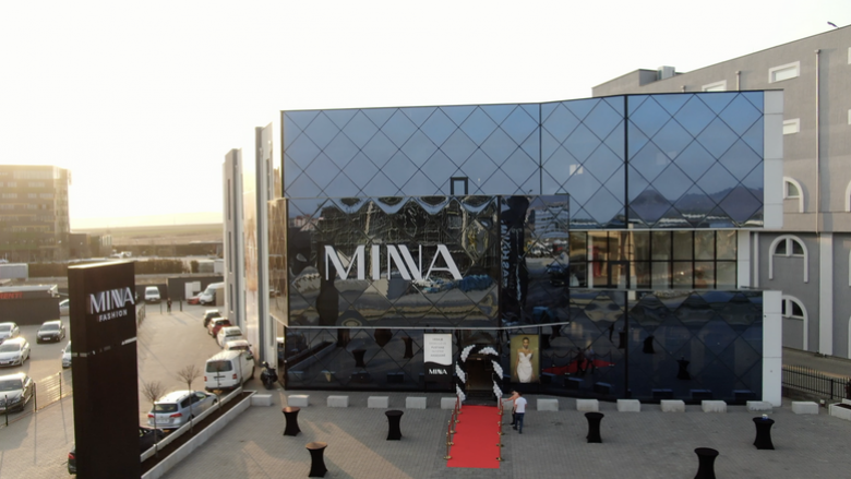 MINNA FASHION me showroom të ri për fustane, kostume dhe aksesorë të ndryshëm!