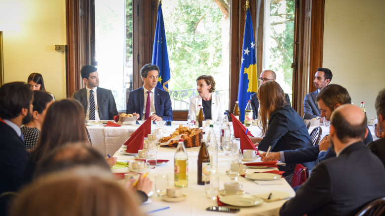 Gërvalla shtron mëngjes për ambasadorët e KiE, flasin për anëtarësimin e Kosovës në këtë mekanizëm