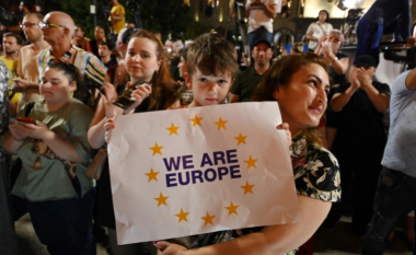 Mijëra persona dalin në rrugë në përkrahje të aplikimit të Gjeorgjisë për BE