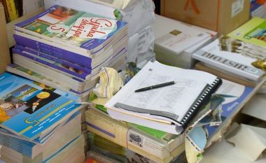 “Sektori për tekste shkollore” monopoli që po synon ta krijojë Ministria e Arsimit