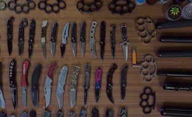 Aksion policor rreth shkollave në Ferizaj, nxënësve ju konfiskohen armë zjarri, boksa metali e 40 thika