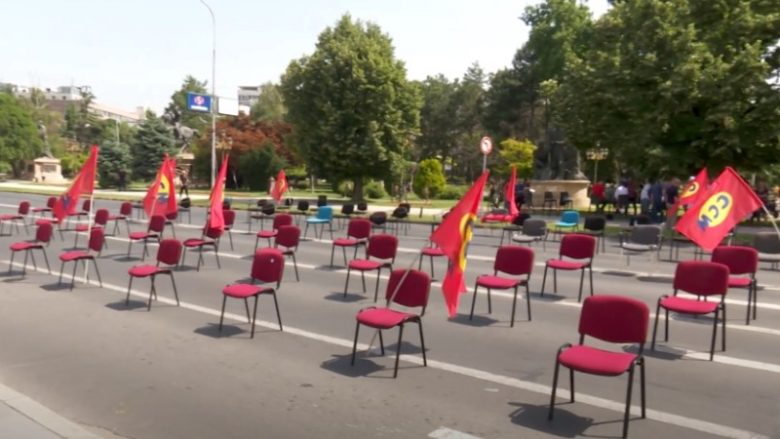 LSM sot proteston përpara objektit të Ministrisë së Financave