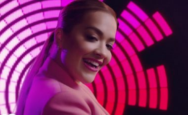 Një projekt në mbështetje të grave – Rita Ora publikon videoklipin e “Finish Line”