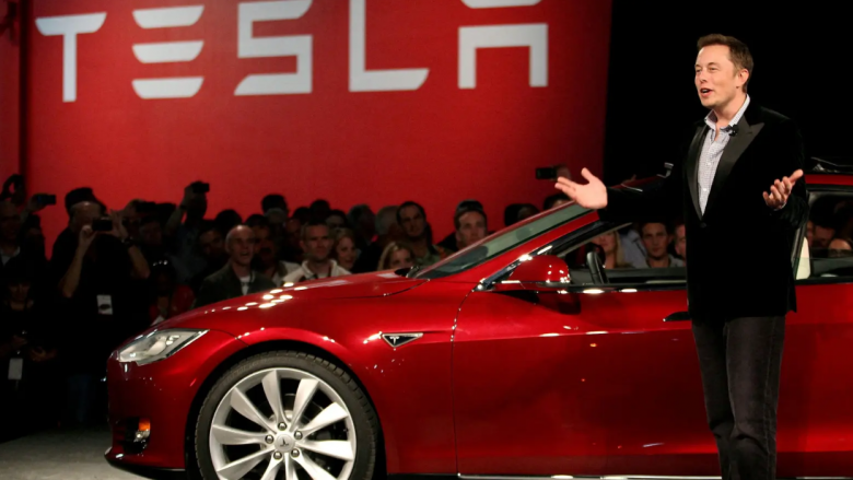 Elon Musk thotë se i frikësohet falimentimit të Tesla-s