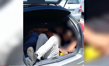 Kapen emigrantë të paligjshëm të fshehur në bagazhin e veturës në Elbasan, arrestohen 2 persona