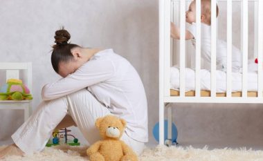 Depresioni pas lindjes te nënat – gratë po thyejnë stigmën