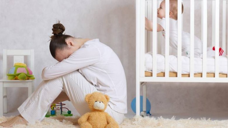 Depresioni pas lindjes te nënat – gratë po thyejnë stigmën