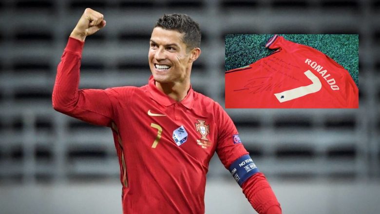 Veprimi sensacional i 14-vjeçarit që dorëzoi në ankand fanellën e dhuruar nga Ronaldo për ta ndihmuar ushtrinë ukrainase