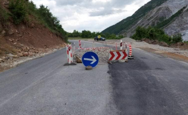 Vazhdon ndalesa e komunikacionit për automjetet e rënda në Maqedoni, këto janë oraret e lejuara