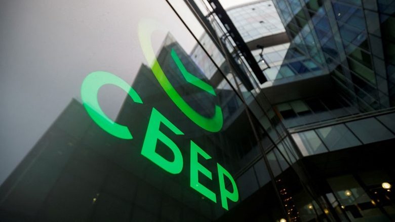 Zvicra zgjat sanksionet ndaj bankës ruse Sberbank