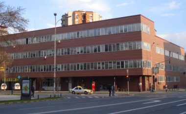 Sulmohet fizikisht roja i spitalit të përgjithshëm të qytetit të Shkupit