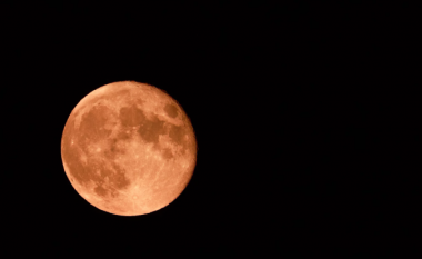 Super hëna e ‘Luleshtrydhes’, fotografi të hënës së plotë të muajit qershor