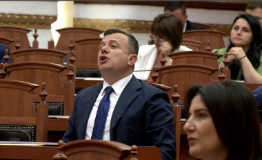 Balla përplaset me Berishën: Ke thirrur protestë në datën kur kuvendi mblidhet për Srebrenicën