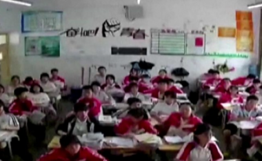 Momenti kur një shkollë në Sichuan të Kinës goditet nga tërmeti