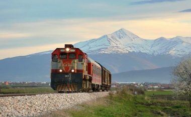 Rritet numri i pasagjerëve që udhëtojnë me tren e avion në Kosovë