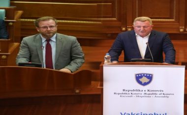 Abazi e Berisha përplasen për veteranët në Kuvend
