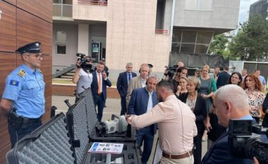 Policia e Kosovës pranon nga UNDP-ja pajisje për detektimin e armëve të vogla