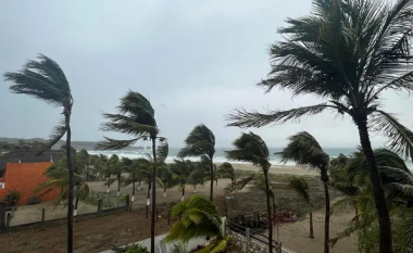 Uragani Agatha godet Meksikën, raportohet për të vdekur dhe të zhdukur