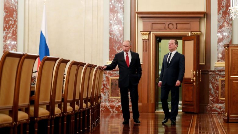 Ish-presidenti rus paralajmëron se mund të ketë Luftë të Tretë Botërore nëse NATO-ja ‘cenon’ Krimenë