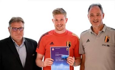 Në moshën 30-vjeçare, De Bruyne befason të gjithë me licencën e UEFA A për trajner