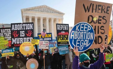 Gjykata e Lartë e SHBA-së rrëzoi vendimin historik, shumë gra humbin të drejtën e abortit