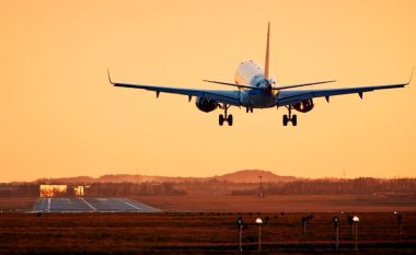 Linjat ajrore anulojnë mbi 25 mijë fluturime të planifikuara në gusht