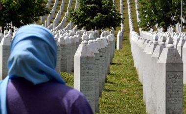 Si i lejoi Google lajmet e rreme për gjenocidin në Srebrenicë?