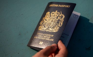 ‘Pasaportë britanike për 3500 funta në Tik Tok’, Daily Mail: Laboratori i falsifikimit  ndodhet në Shqipëri